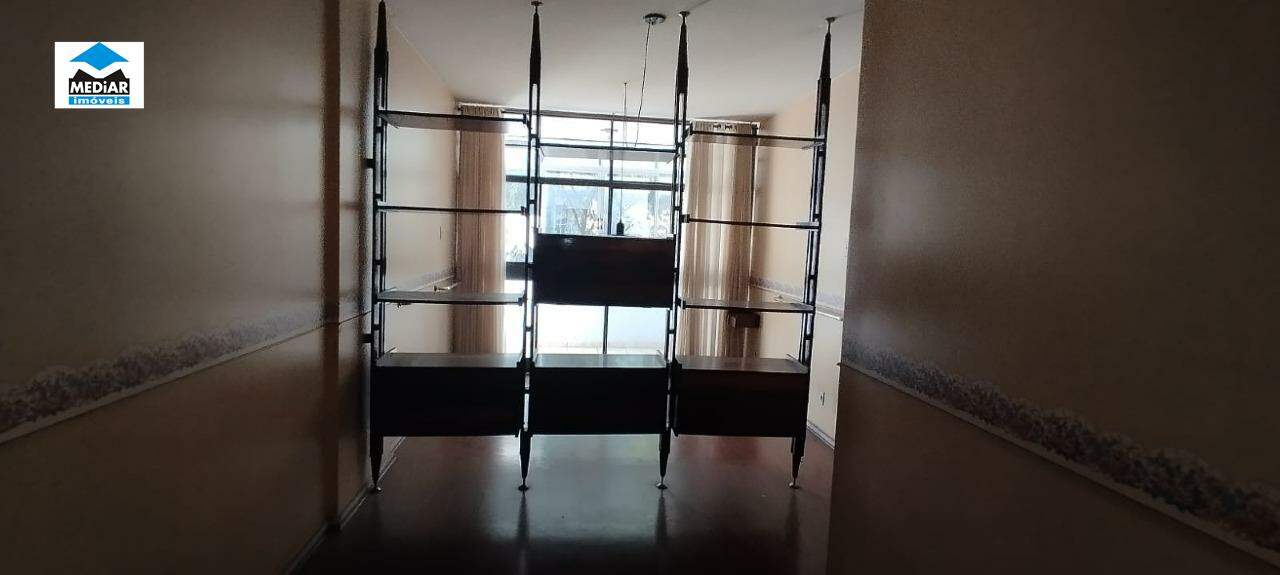 Apartamento à venda com 3 quartos, 130m² - Foto 2