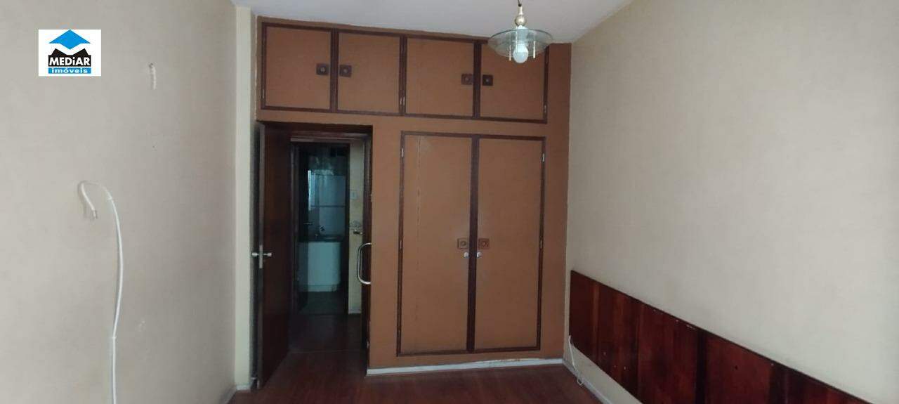 Apartamento à venda com 3 quartos, 130m² - Foto 1