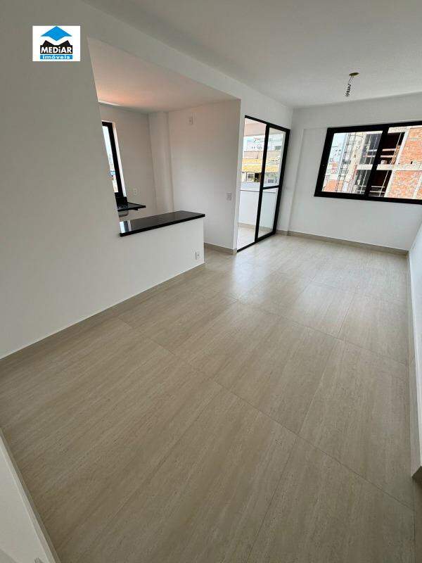 Apartamento à venda com 2 quartos, 64m² - Foto 1