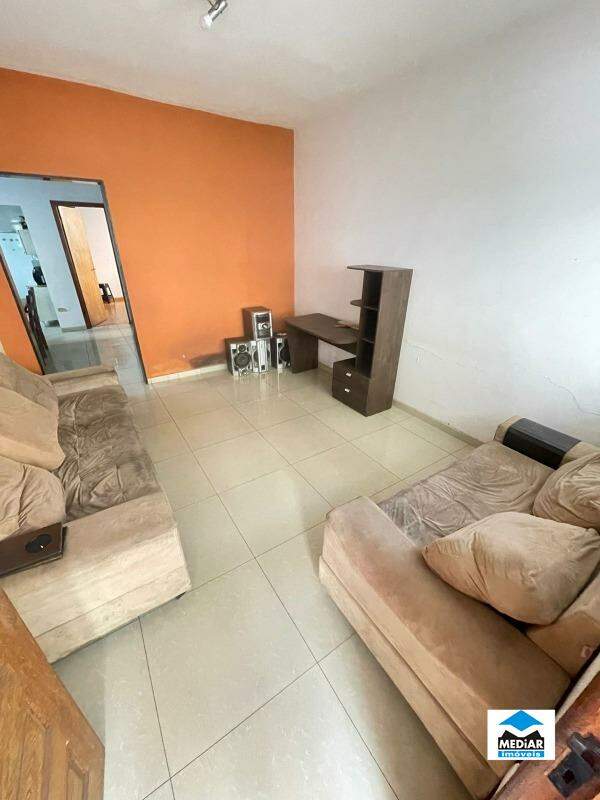 Casa à venda com 3 quartos, 120m² - Foto 1