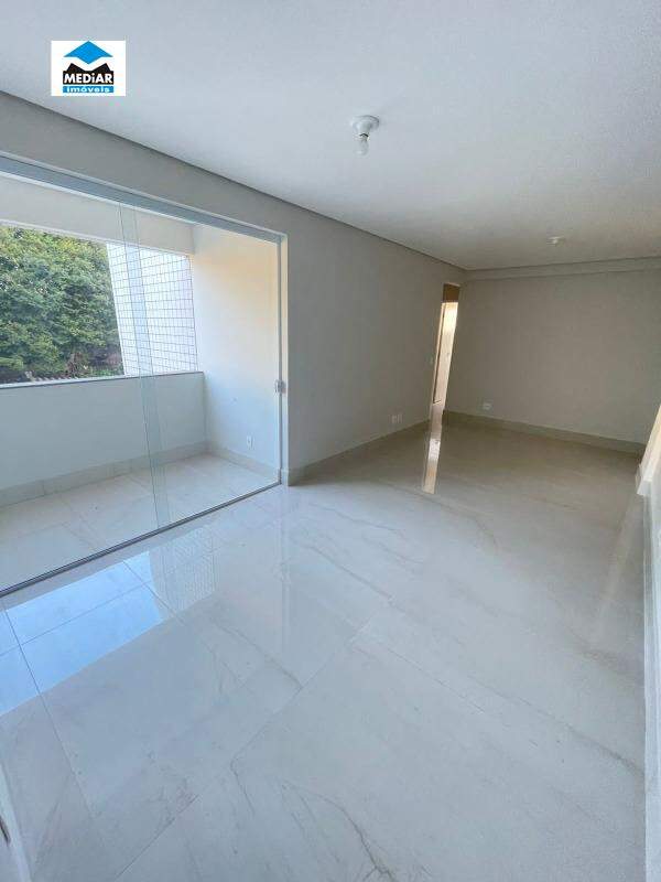 Apartamento à venda com 3 quartos, 75m² - Foto 1