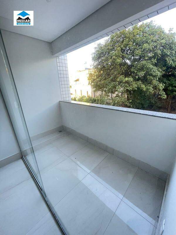 Apartamento à venda com 3 quartos, 75m² - Foto 4