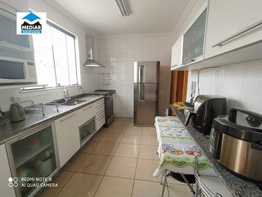 Apartamento à venda com 3 quartos, 130m² - Foto 11