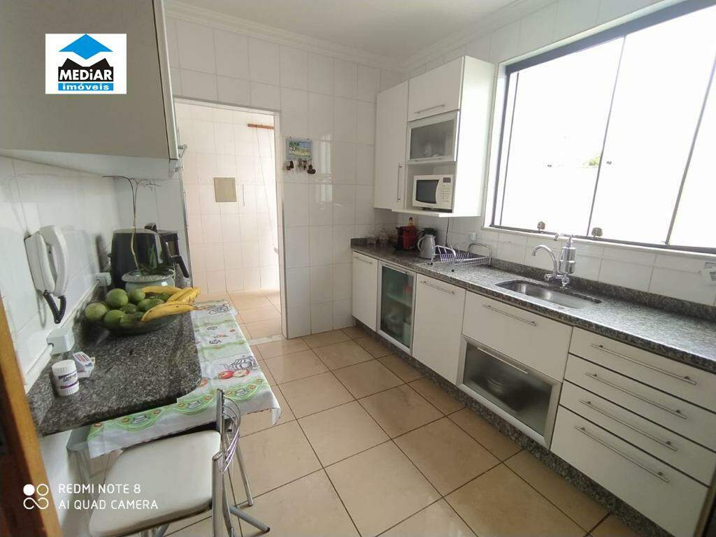 Apartamento à venda com 3 quartos, 130m² - Foto 13