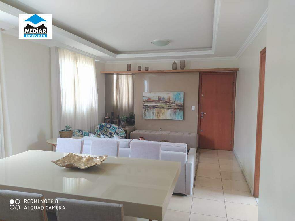 Apartamento à venda com 3 quartos, 130m² - Foto 2