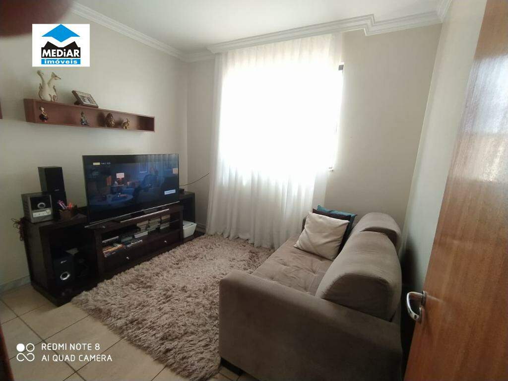 Apartamento à venda com 3 quartos, 130m² - Foto 4