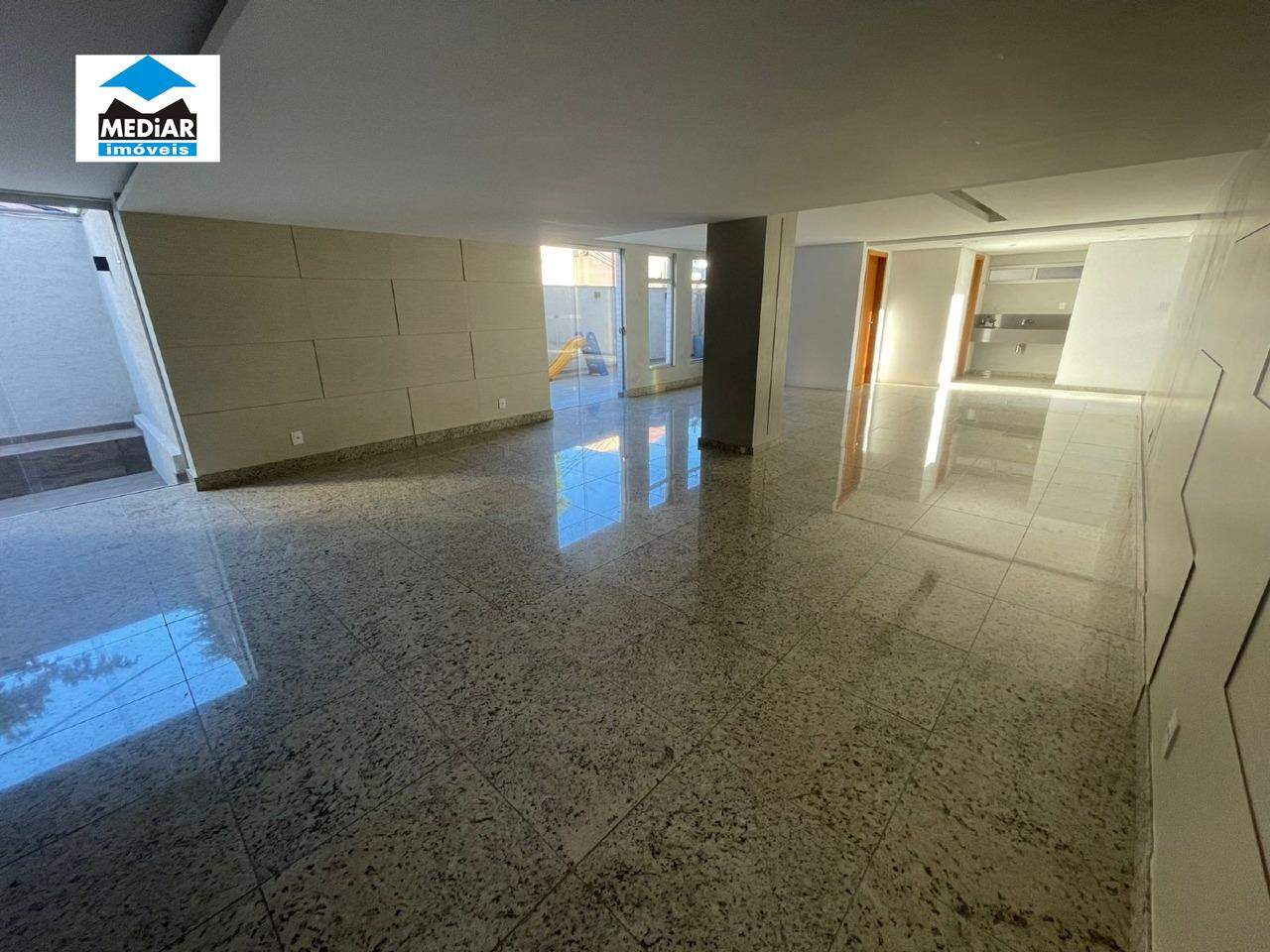 Apartamento à venda com 4 quartos, 118m² - Foto 2