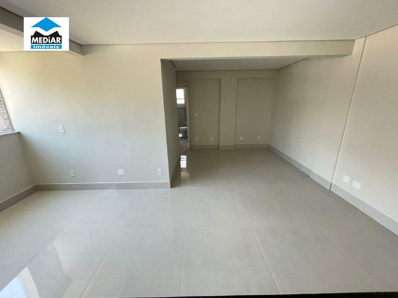 Apartamento à venda com 3 quartos, 79m² - Foto 2