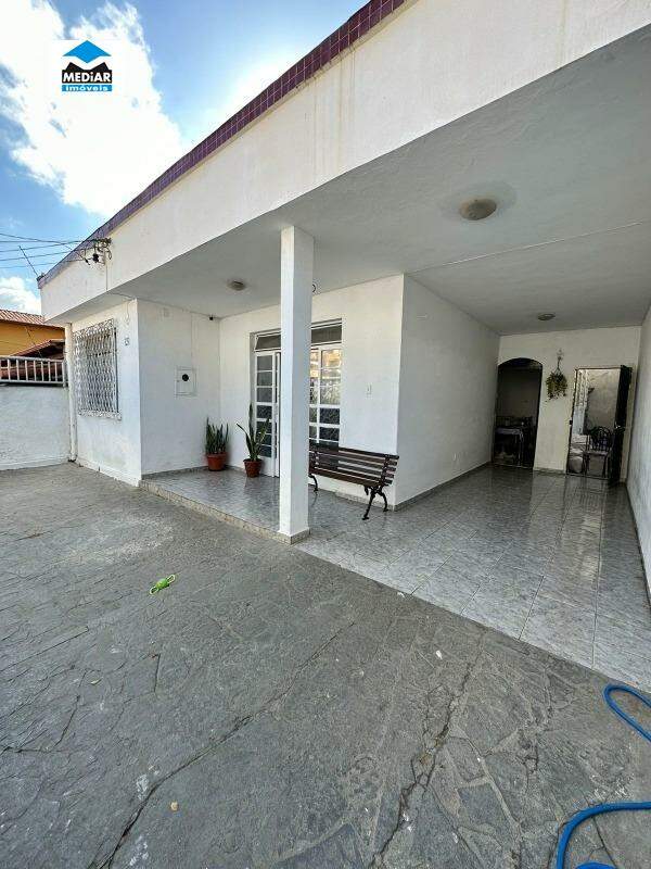 Casa à venda com 3 quartos, 200m² - Foto 9