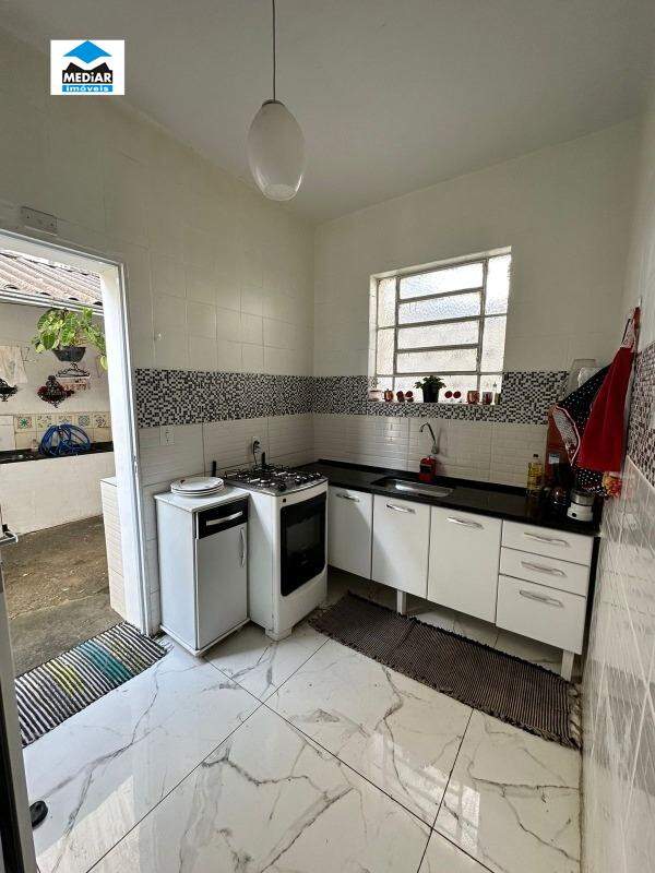 Casa à venda com 3 quartos, 200m² - Foto 3