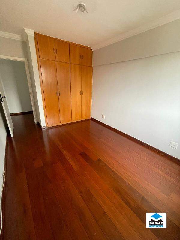 Apartamento à venda com 4 quartos, 180m² - Foto 9