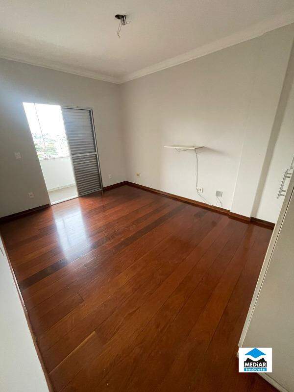 Apartamento à venda com 4 quartos, 180m² - Foto 8