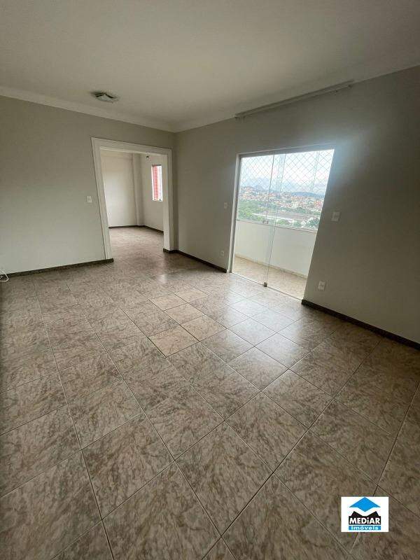 Apartamento à venda com 4 quartos, 180m² - Foto 1