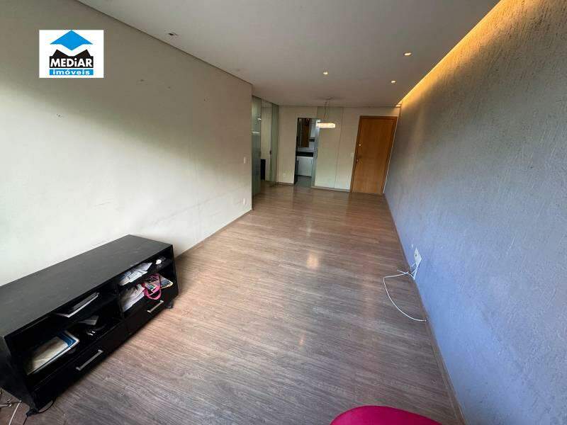 Apartamento à venda com 3 quartos, 141m² - Foto 2