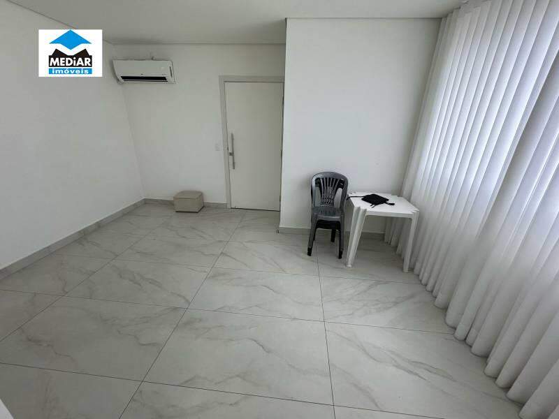 Apartamento à venda com 2 quartos, 60m² - Foto 4