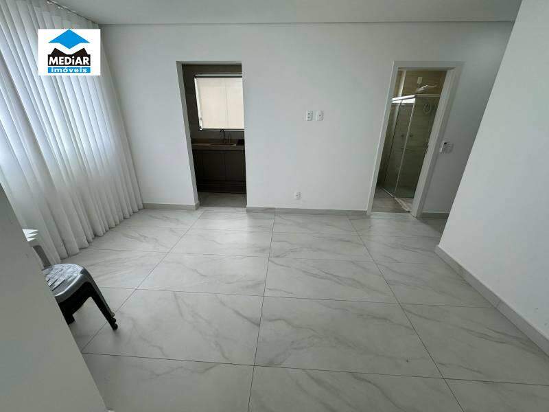 Apartamento à venda com 2 quartos, 60m² - Foto 3