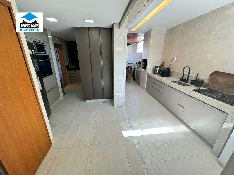 Apartamento à venda com 3 quartos, 202m² - Foto 25