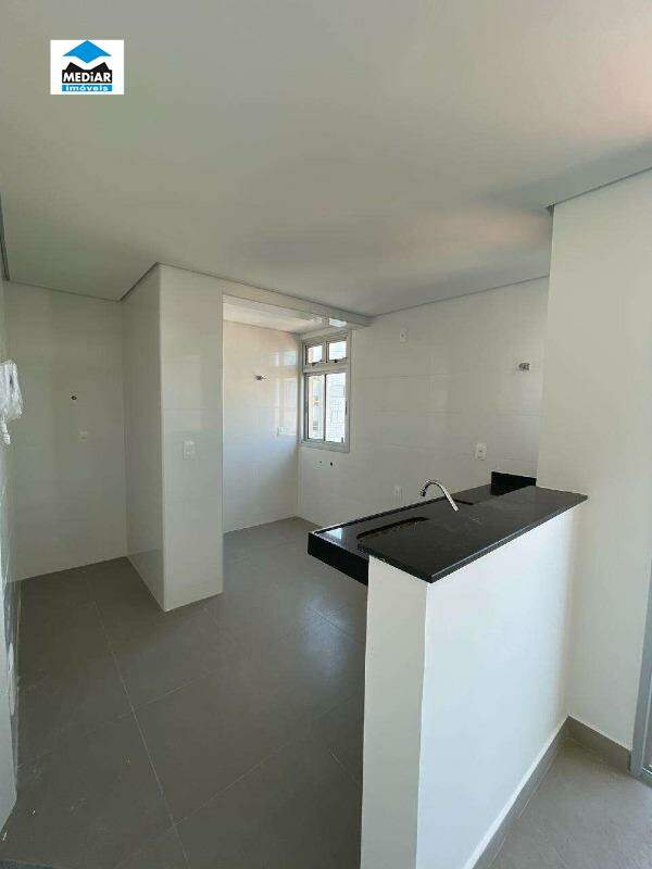 Apartamento à venda com 2 quartos, 61m² - Foto 5