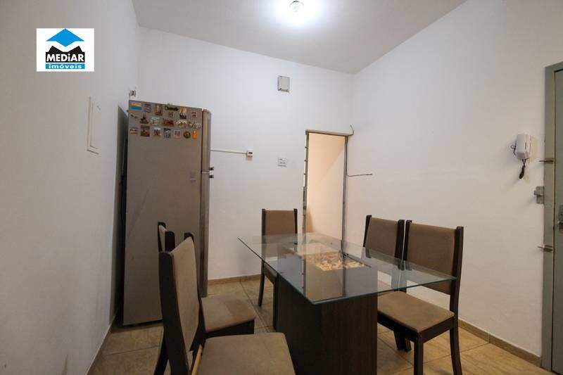 Apartamento à venda com 2 quartos, 75m² - Foto 4