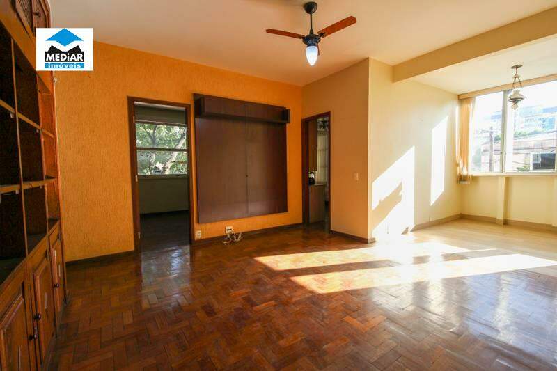 Apartamento à venda com 4 quartos, 190m² - Foto 1