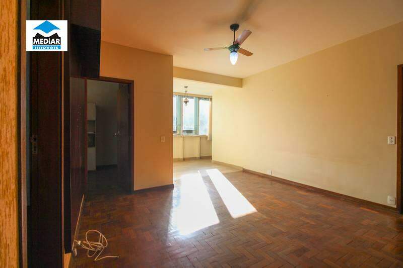 Apartamento à venda com 4 quartos, 190m² - Foto 2