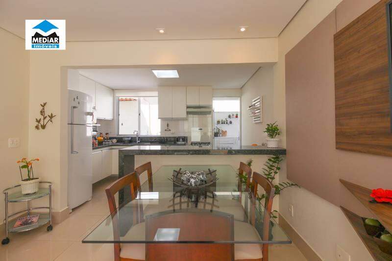 Apartamento à venda com 2 quartos, 60m² - Foto 2