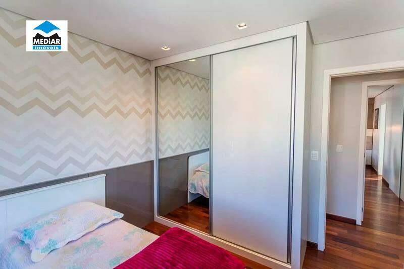 Apartamento à venda com 4 quartos, 200m² - Foto 4