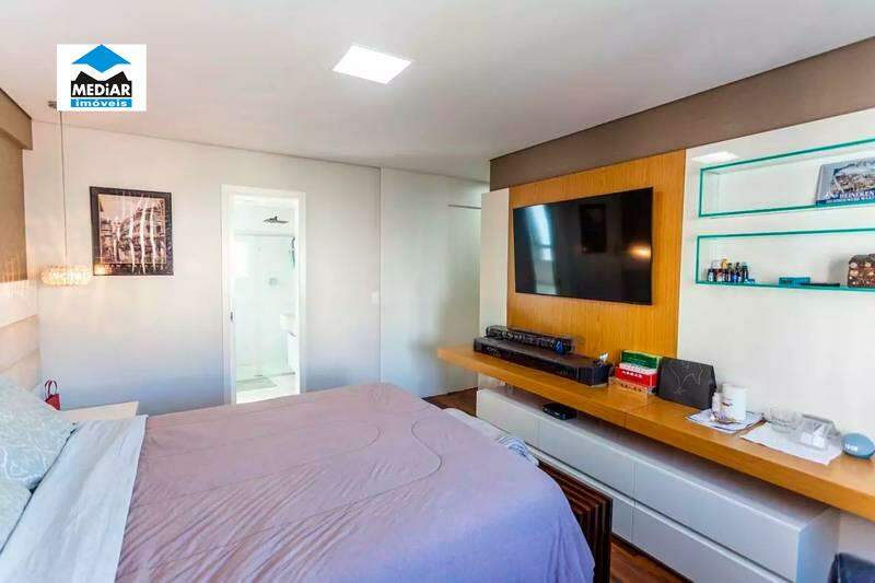 Apartamento à venda com 4 quartos, 200m² - Foto 5