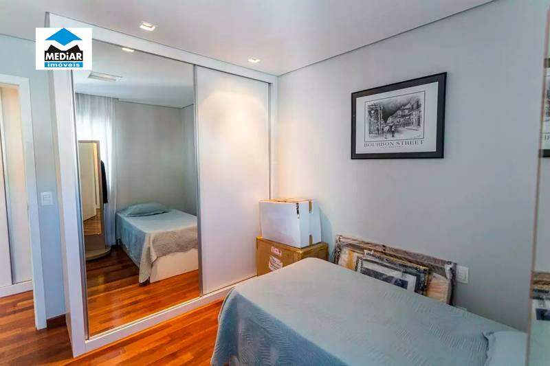 Apartamento à venda com 4 quartos, 200m² - Foto 3