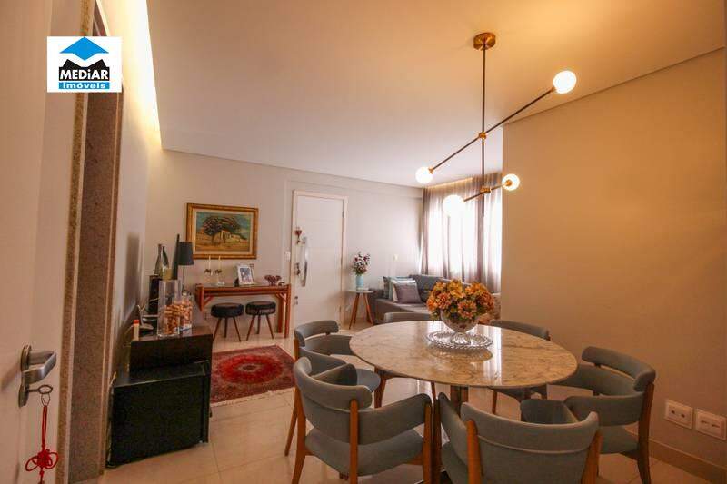 Apartamento à venda com 2 quartos, 67m² - Foto 2