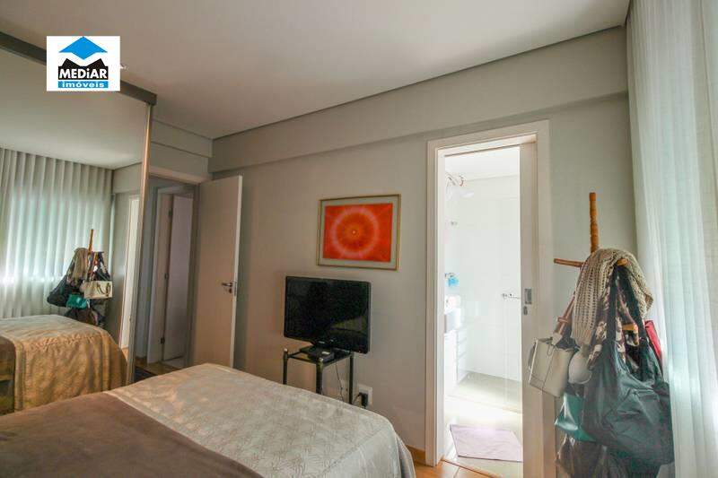 Apartamento à venda com 2 quartos, 67m² - Foto 4