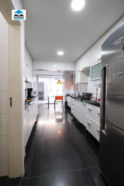 Apartamento à venda com 3 quartos, 200m² - Foto 18