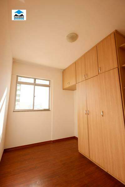 Apartamento à venda com 3 quartos, 75m² - Foto 4