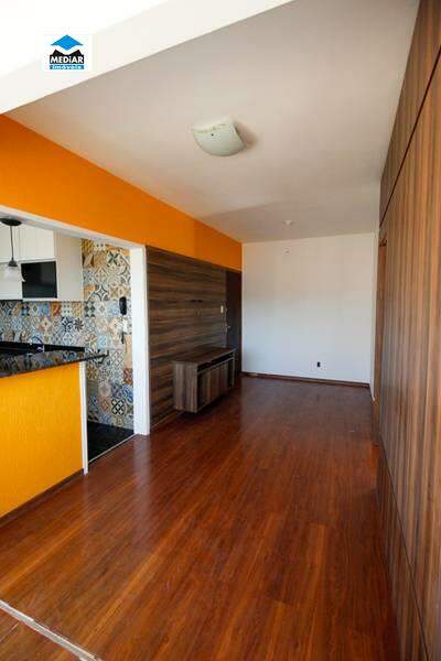 Apartamento à venda com 3 quartos, 75m² - Foto 2