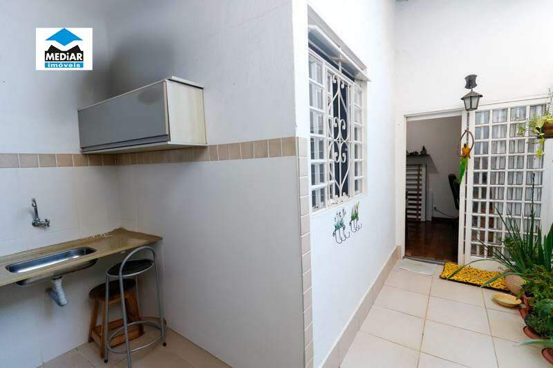 Casa à venda com 2 quartos, 105m² - Foto 2