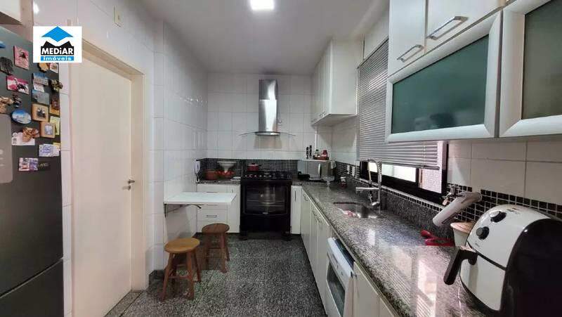 Apartamento à venda com 3 quartos, 152m² - Foto 19