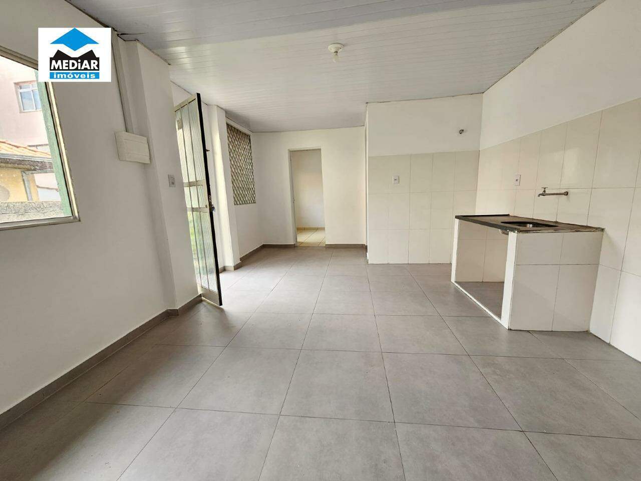 Casa para alugar com 2 quartos, 38m² - Foto 1