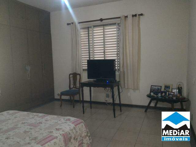 Casa para alugar com 3 quartos, 334m² - Foto 2