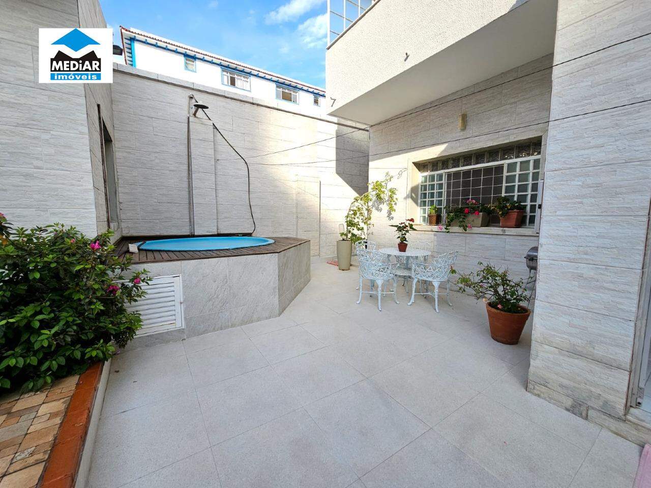 Casa à venda com 3 quartos, 297m² - Foto 4