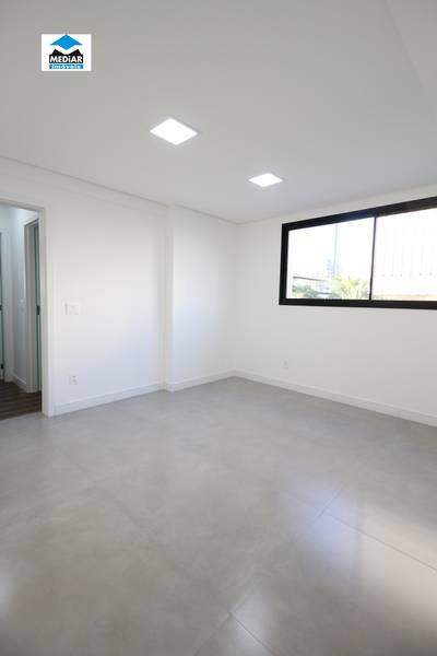 Apartamento à venda com 2 quartos, 65m² - Foto 2