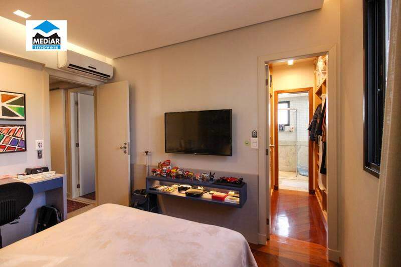 Apartamento à venda com 4 quartos, 216m² - Foto 15