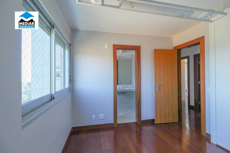 Apartamento à venda com 4 quartos, 268m² - Foto 8