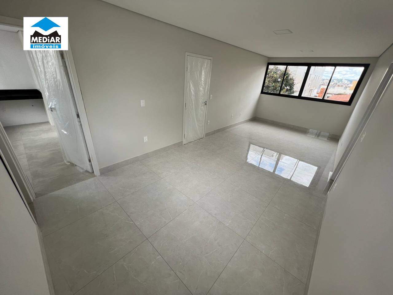 Apartamento à venda com 4 quartos, 103m² - Foto 2