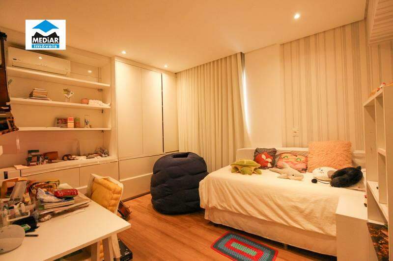 Casa à venda com 4 quartos, 298m² - Foto 15