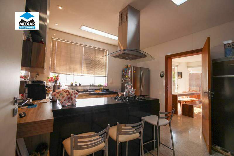 Casa à venda com 4 quartos, 298m² - Foto 23
