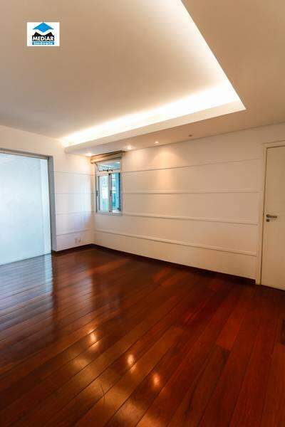 Apartamento à venda com 4 quartos, 164m² - Foto 1