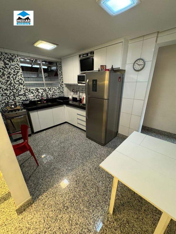 Apartamento à venda com 3 quartos, 125m² - Foto 7