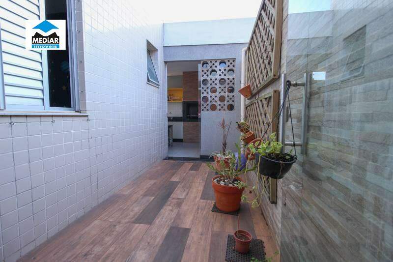 Apartamento à venda com 3 quartos, 140m² - Foto 3