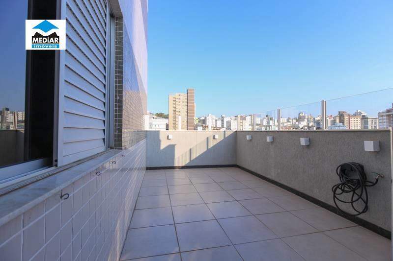 Apartamento à venda com 3 quartos, 140m² - Foto 1