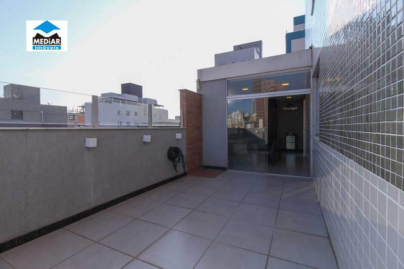 Apartamento à venda com 3 quartos, 140m² - Foto 2